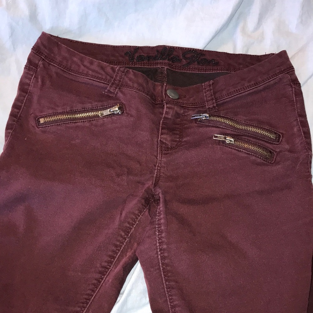 🏳️ Burgundy or Maroon Jeans w/Zipper Detail